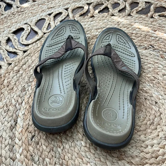 Crocs Women's Size 9 Brown Tan Thong Flip Flop Sandals - Picture 5 of 5